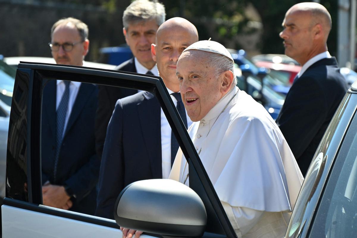 El Papa sale del hospital tras ser operado de una hernia abdominal