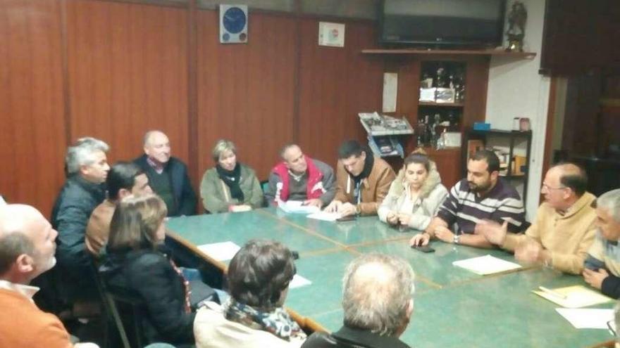 Reunión de colectivos en Redondela, entre ellos de Moaña, para hacer frente a la tarjeta PassVigo.