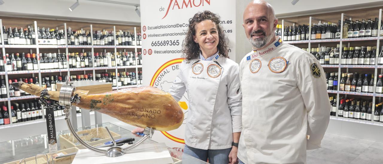 Cómo cortar un jamón en casa: los errores que pueden estropear un buen producto