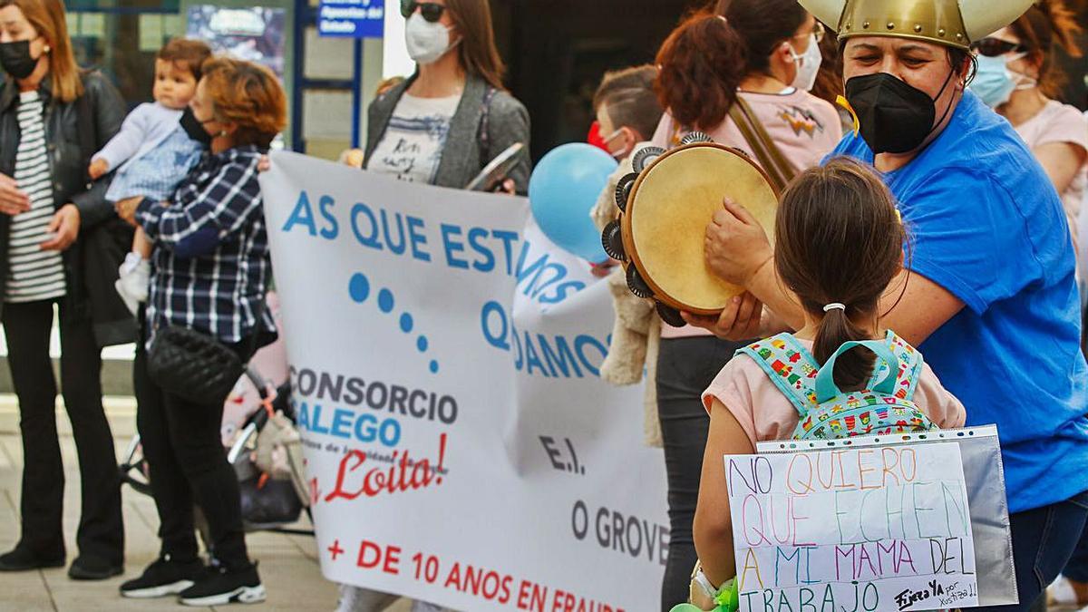 El personal de Galiña Azul exige solución a su inestabilidad laboral.