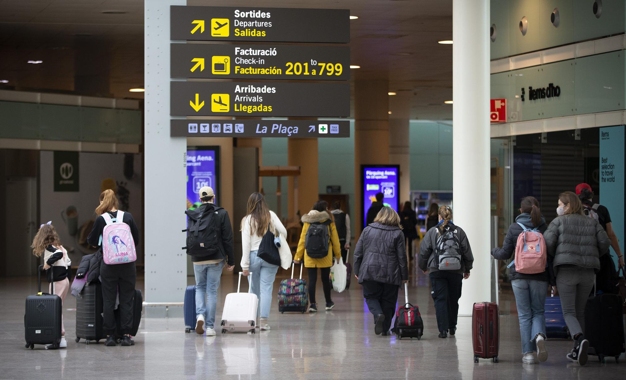 Viajeros en el aeropuerto de El Prat, en mayo pasado