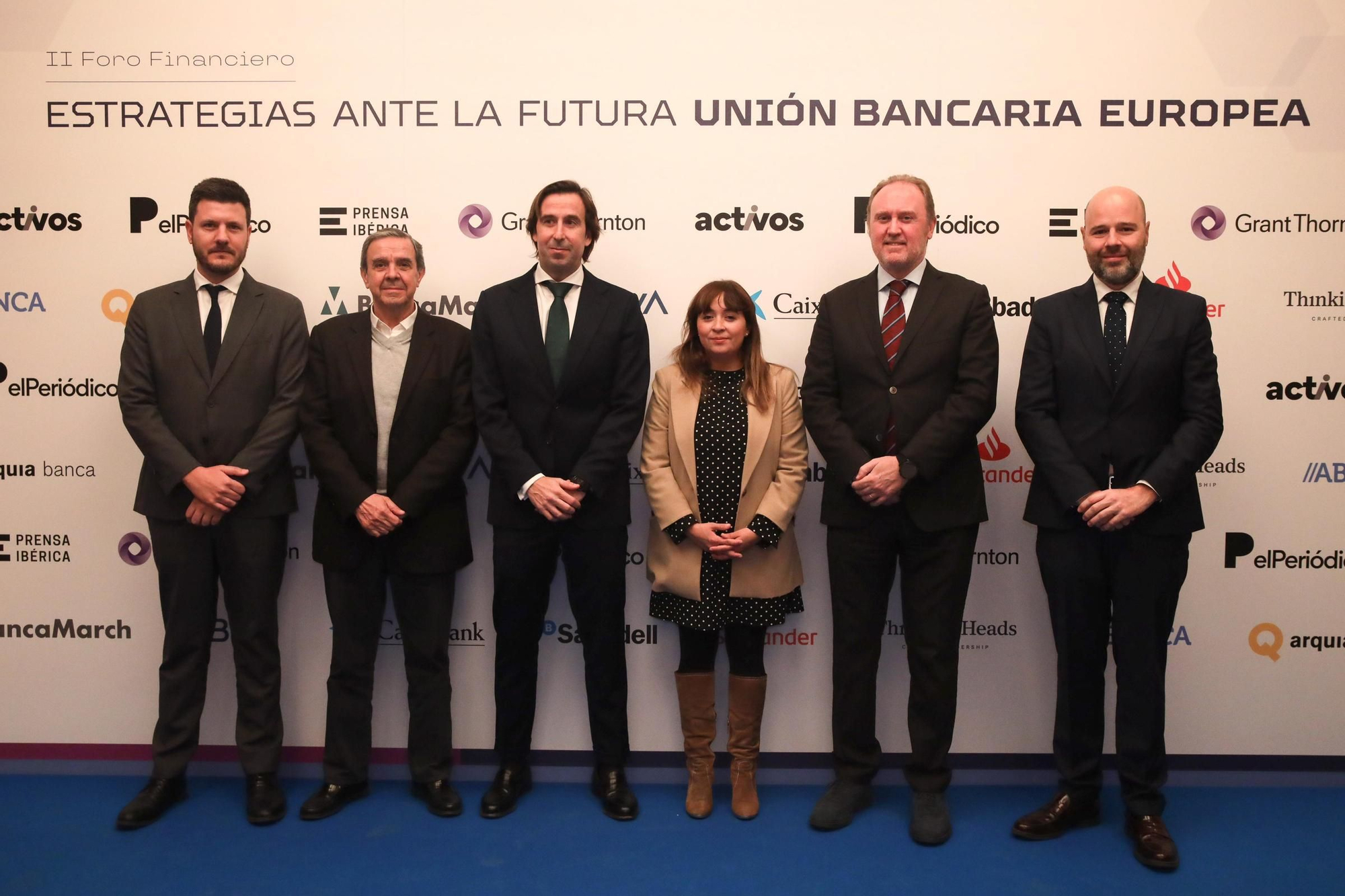 Ramón Galcerán, presidente de Grant Thornton -quinto por la izquierda junto a Juan Carlos Estepa, presidente del Club de Gestión de Riesgos de España, Daniel Fernández, Tatiana Bustamente y Álvaro Fernández.