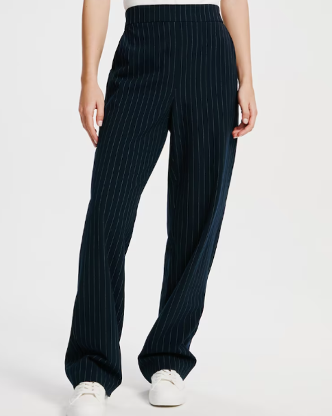 Pantalón de raya diplomática de Vero Moda (39,99 €)