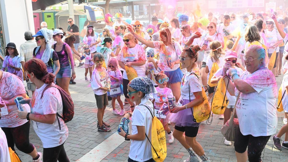 Las imágenes de la marcha solidaria Holi Colors en Vila-real
