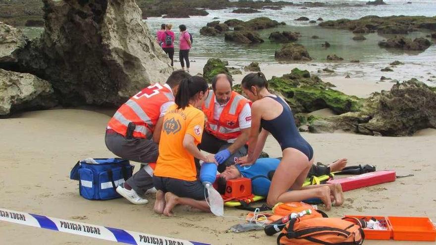 Simulacro de rescate en las playas llaniscas de Toró y Palombina