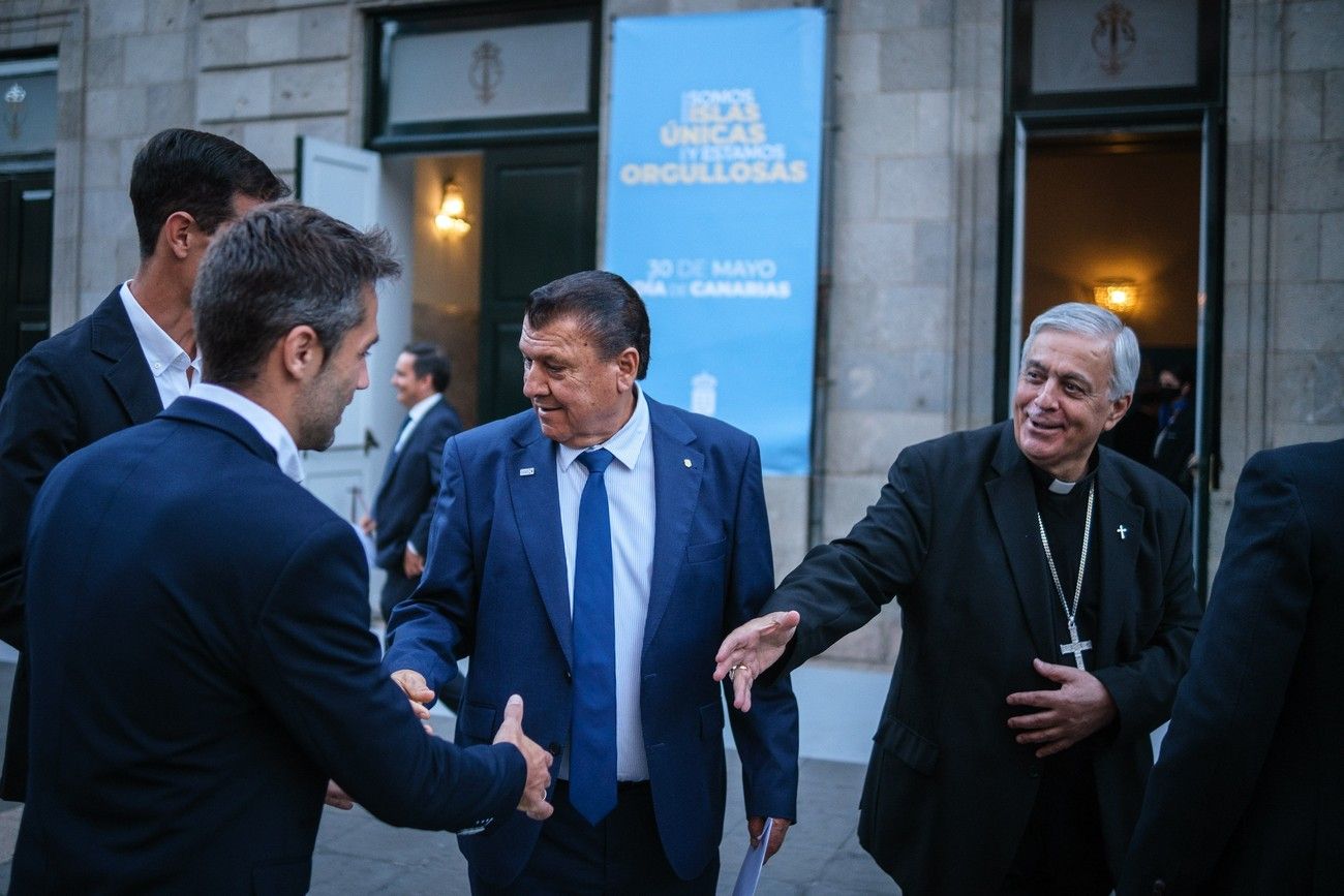 Acto institucional del Día de Canarias en el Teatro Guimerá