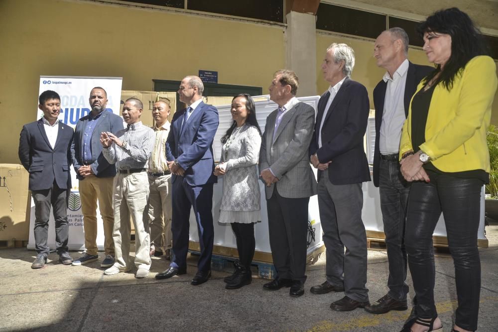 LAS PALMAS DE GRAN CANARIA A 16/05/2017.Entrega de congeladores a ONGs que reparten alimentos. Lugar en la  Favorita. FOTO: J. PÉREZ CURBELO