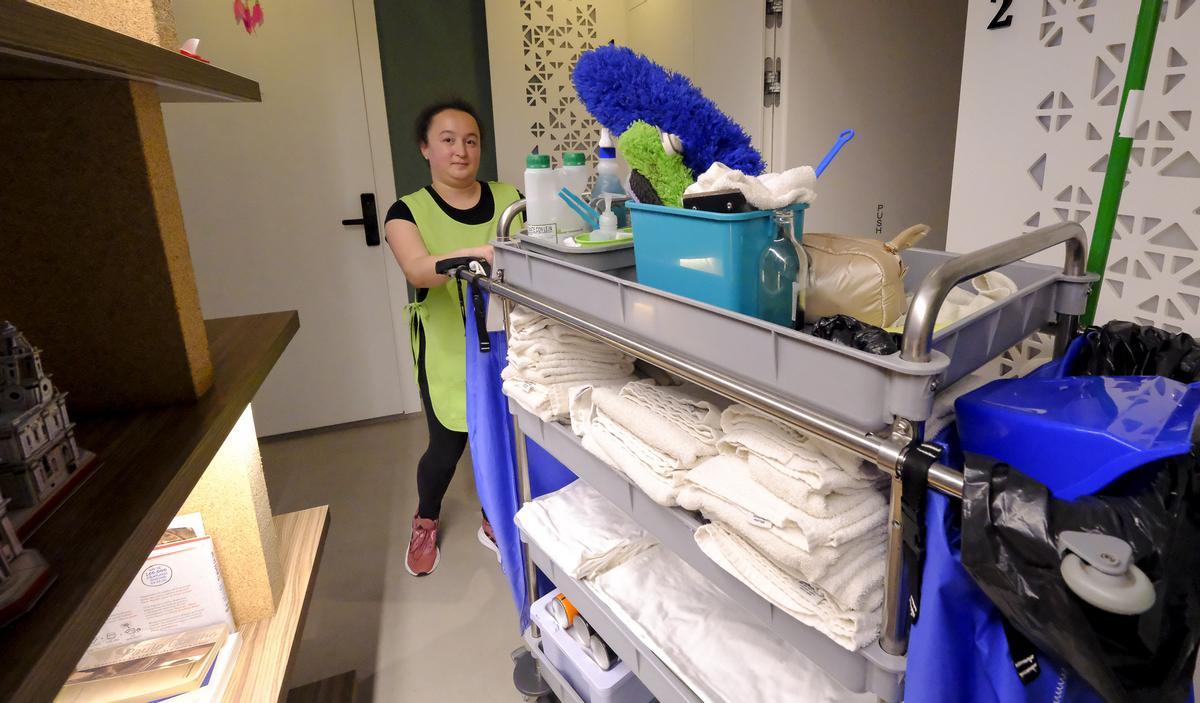 Yanira Martín realiza sus prácticas en el Hotel Catalina Plaza Sostenible.