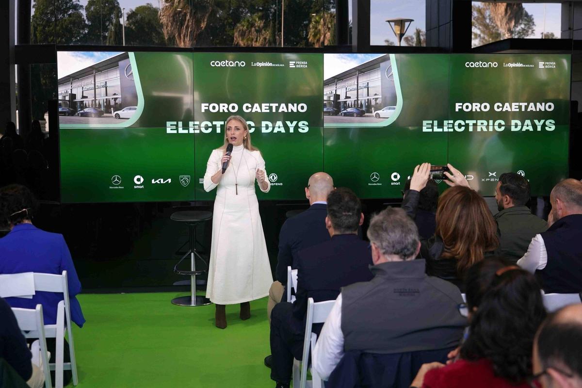 Cintia Zorrilla,  directora de Marketing de Caetano Retail en Málaga dio la bienvenida a los asistentes