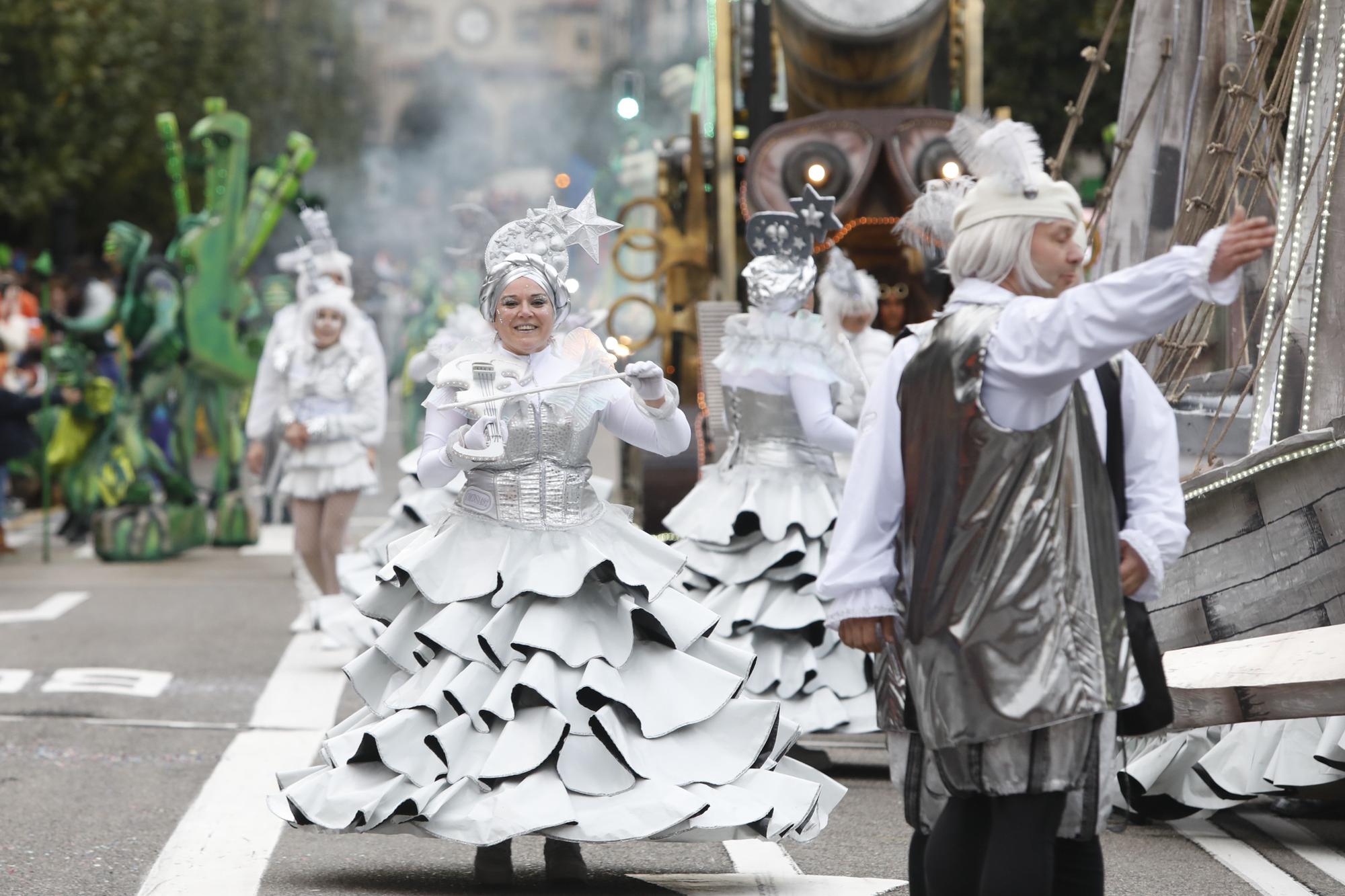 El descubrimiento de Gaitaxia en el desfile de Oviedo.