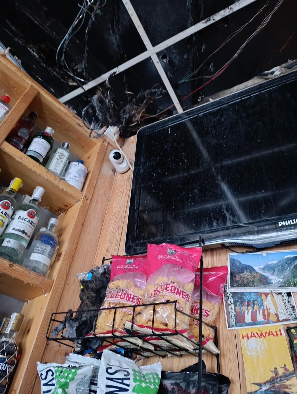 El techo del bar, quemado