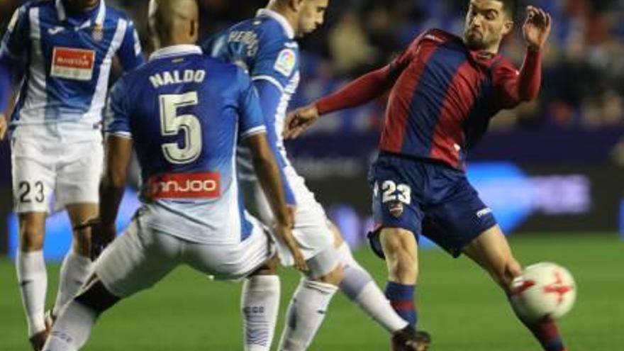 Granero, Naldo i Hermoso pressionen Jason ahir a València.