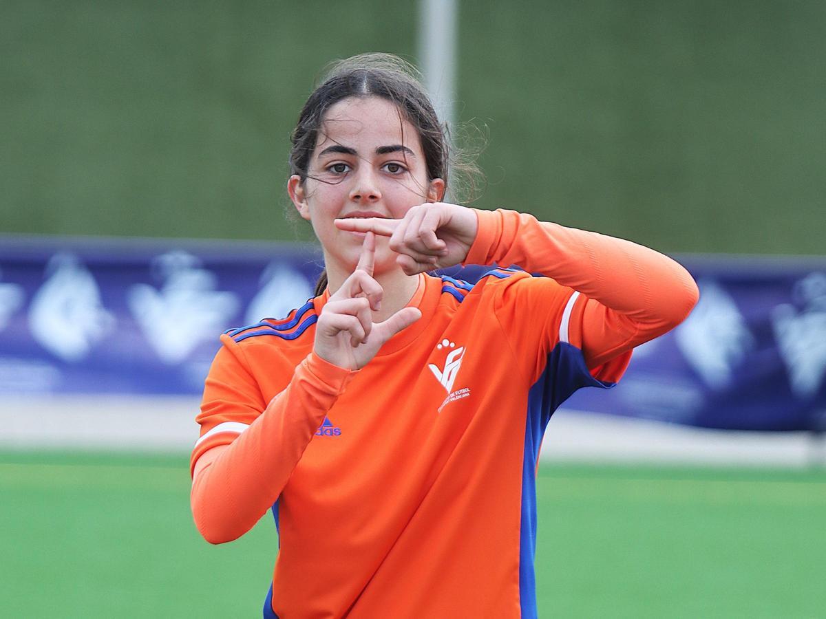 Ester Medina celebra el gol que dio el pase a las semis a La Valenta