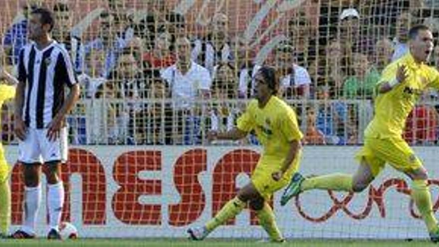 Villarreal C y Castellón igualan en un derbi ‘a tumba abierta’