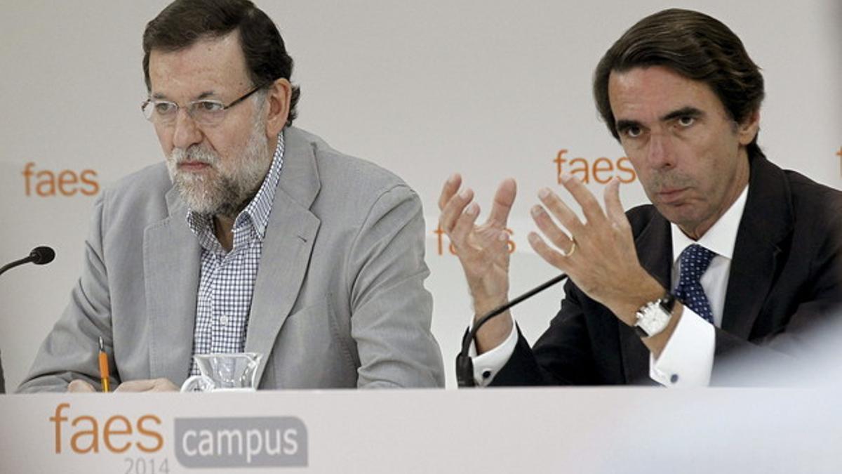 El presidente del Gobierno, Mariano Rajoy, y el presidente de la FAES, José María Aznar, en la clausura del campus.