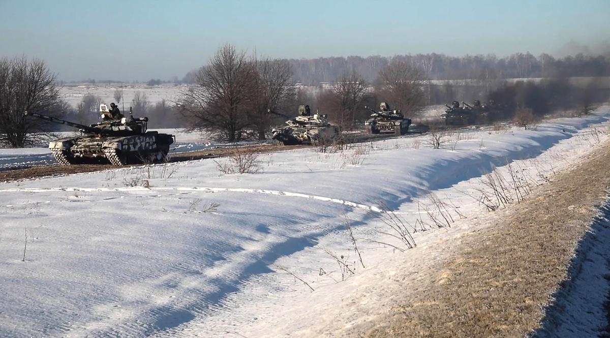 Tanques rusos vuelven a sus puestos tras ejercicios conjuntos de las fuerzas armadas de Rusia y Bielorrusia, cerca de Brest.