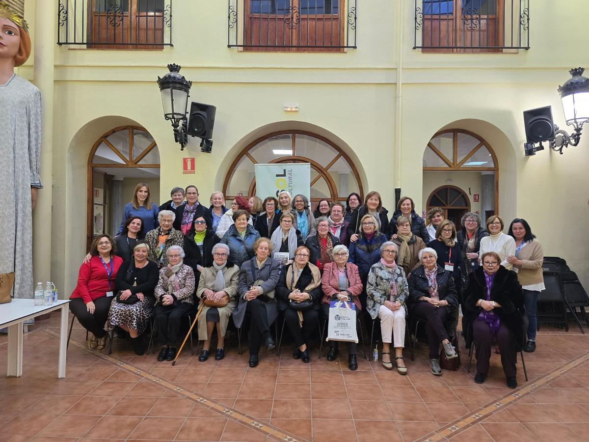 Foto de familia en la Casa dels Mundina.