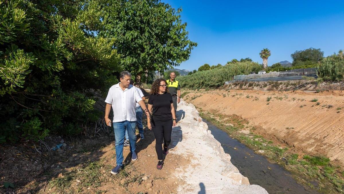 Muñoz e Izquierdo en una visita a la zona.