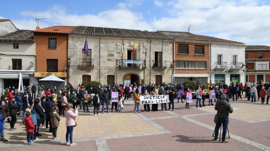 Concentración en Melgar (Burgos) para pedir justicia para Lidia González. | |  ICAL