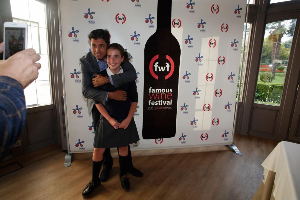 Fran Rivera participa en una cata de vinos en Avilés