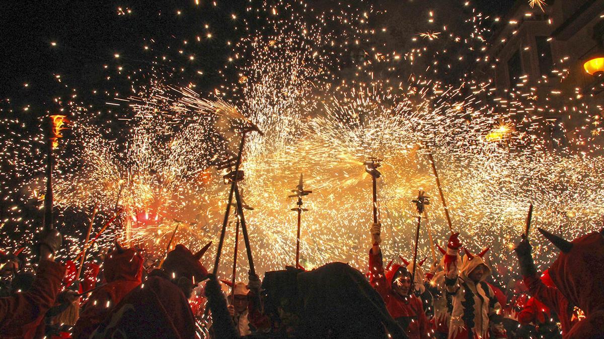 Collas de dimonis, en la fiesta de Sant Antoni en Sagunt de otra edición.