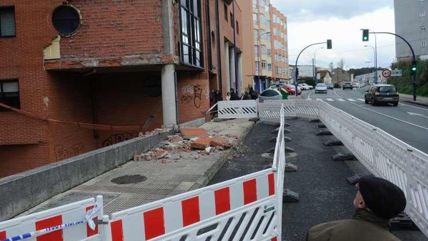 Fachada que sufrió un desprendimiento, en Fonteculler.