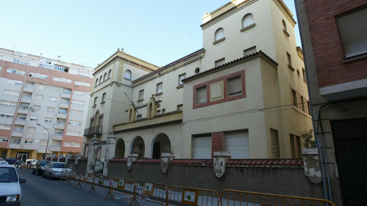 La Residencia de Suboficiales está ubicada en la calle Alcalde Tárrega de Castelló.