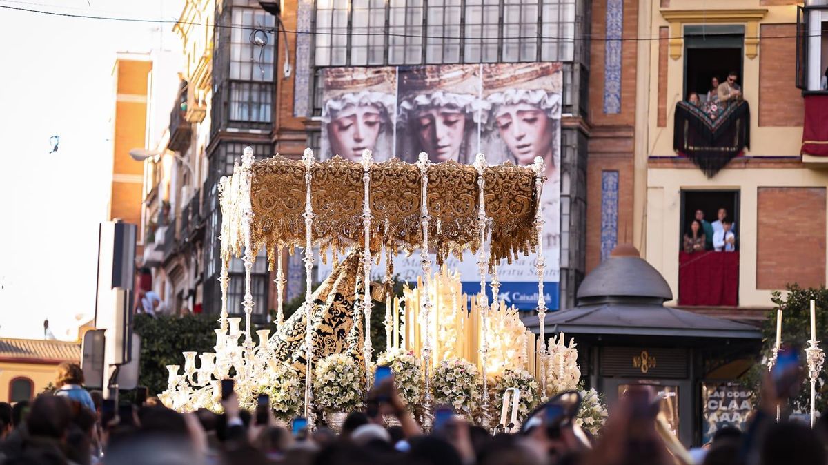 Esperanza de Triana en el Altozano.