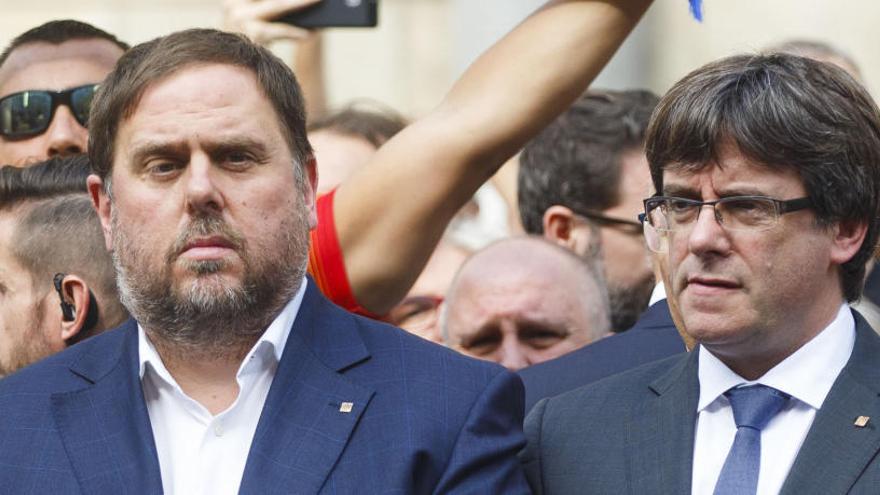 Puigdemont está en Bélgica y Junqueras en prisión.