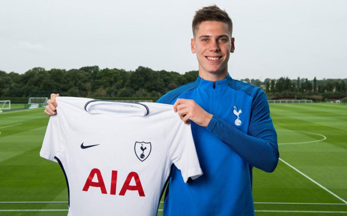 Juan Foyth, en su presentación con el Tottenham