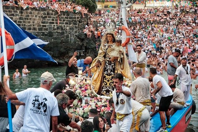 Embarcación de la Virgen del Carmen en Puerto de la Cruz, julio de 2022