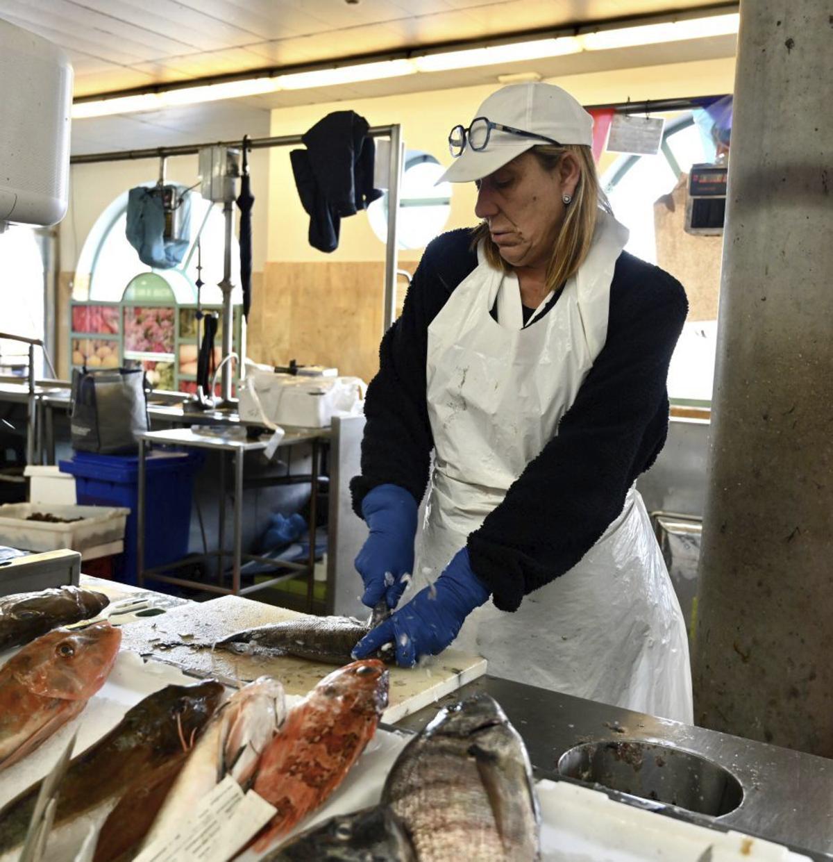 Las vendedoras reclaman ayudas para afrontar los temporales. | RAFA VÁZQUEZ