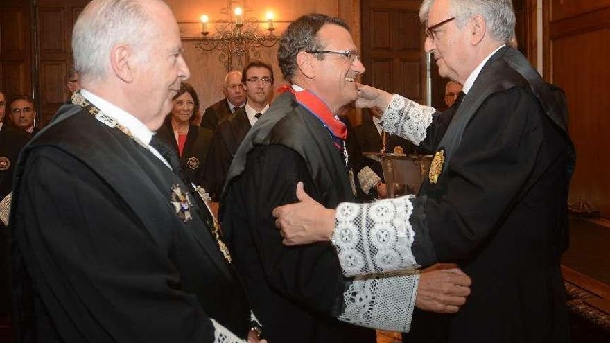 Torres Dulce cree "inexcusable" que en la capital y Vigo haya tribunales de Instancia