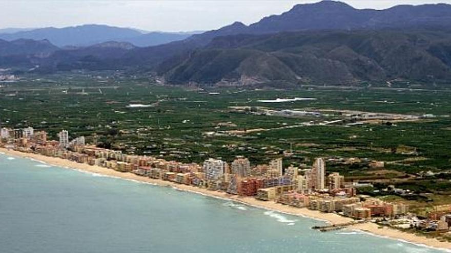 Playa de Tavernes de la Valldigna donde se planificaron varios PAI y se adquirieron terrenos rústicos a precio de oro.