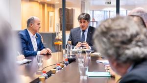 El líder de Junts, Carles Puigdemont, durante la reunión con la cúpula del partido en Bruselas