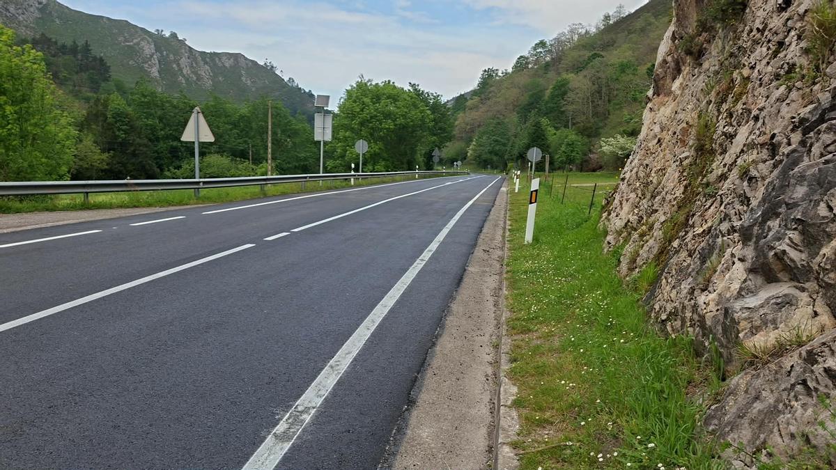 Un tramo de carretera recién arreglado.
