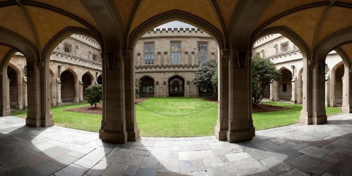 Patio interior de la Universidad de Melbourne.