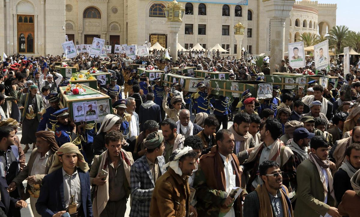 Multitudinario funeral por los hutíes de Yemen muertos en las incursiones en el país encabezadas por Estados Unidos