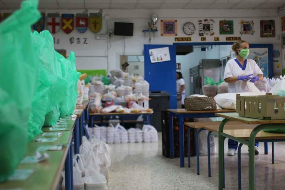 Reparto solidario de comida en los Asperones