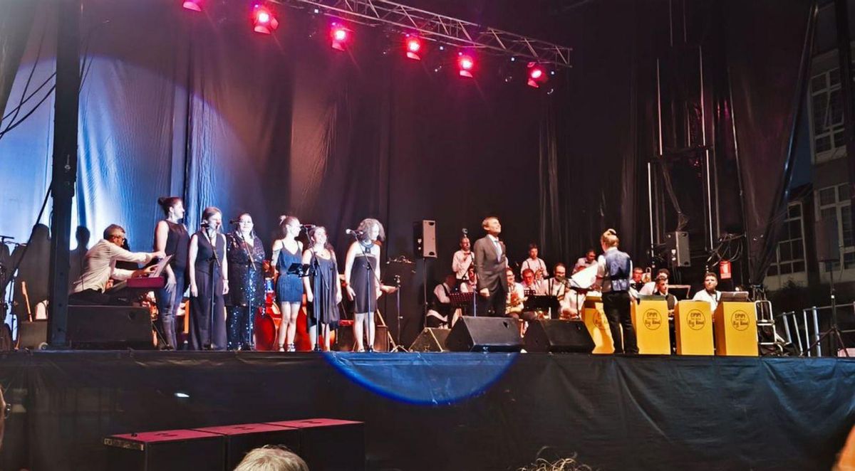 La Big Band Carlos Barruso fue ovacionada al terminar su concierto.