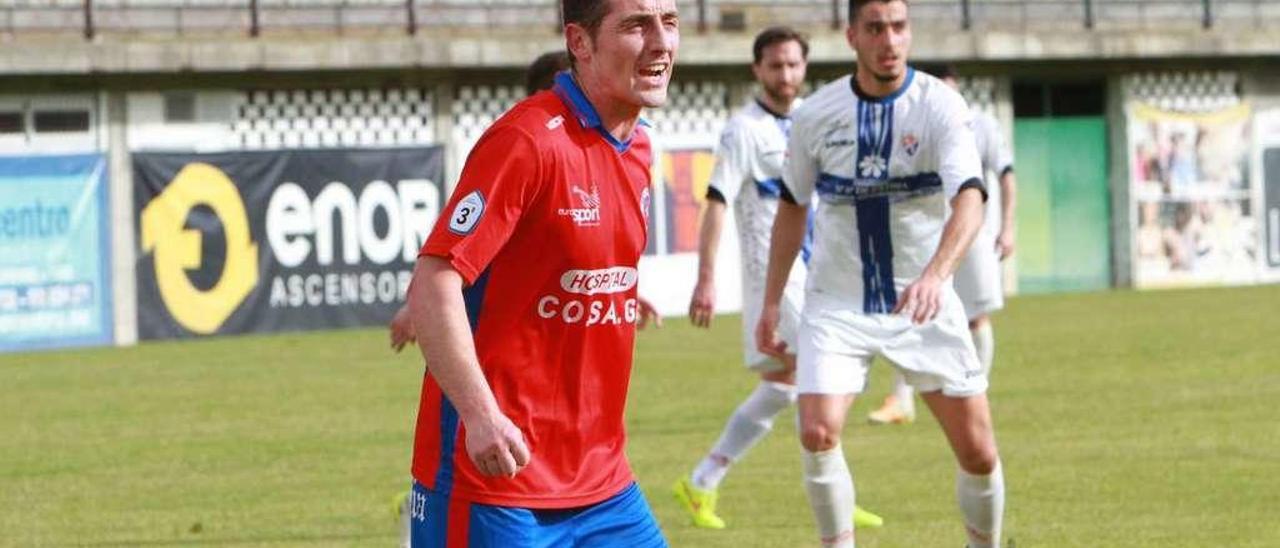 Rubén Durán, durante el partido contra el CD Barco en el campo de o Couto. // Iñaki Osorio