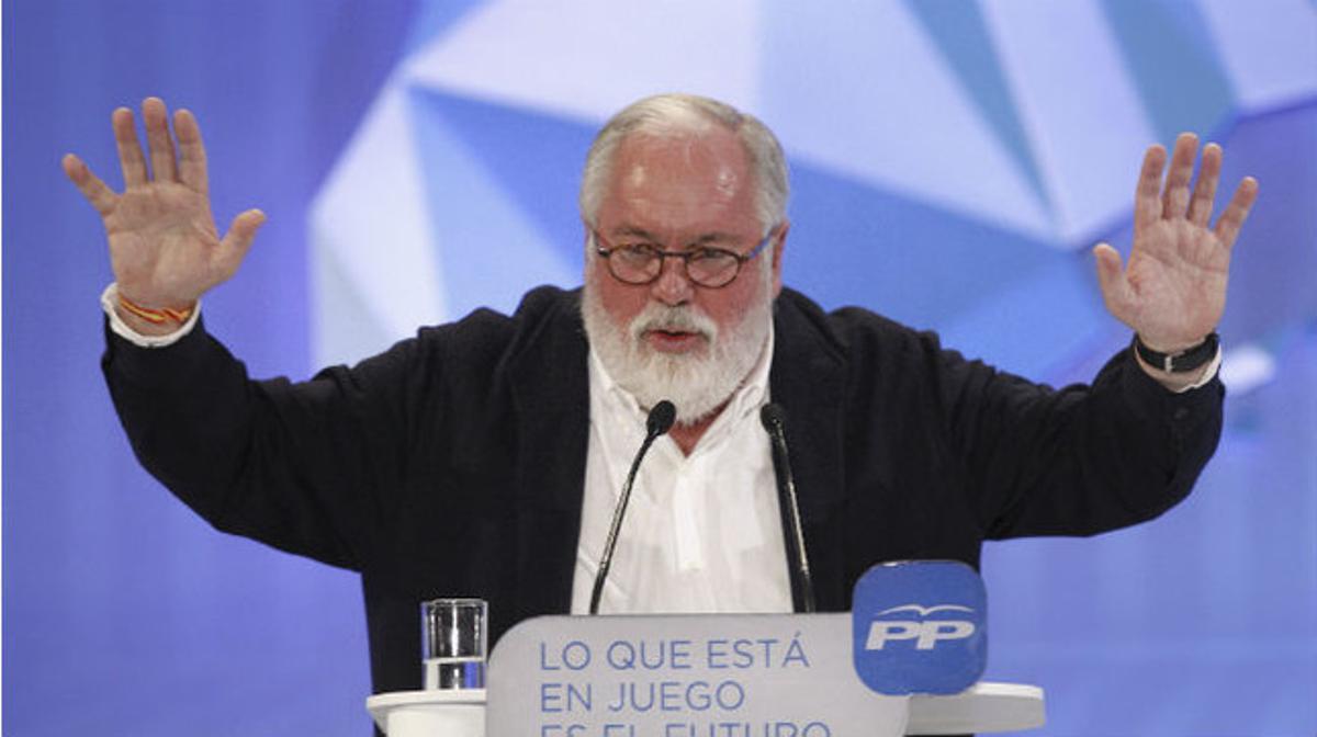 Miguel Arias Cañete (PP) durant el míting de tancament de la campanya electoral per a les europees.