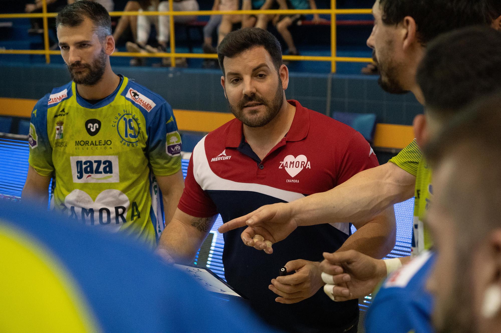 GALERÍA | El Balonmano Zamora Enamora logra la permanencia en el Ángel Nieto