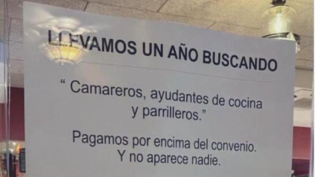 El cartel de un restaurante que busca camareros causa indignación: &quot;Pagamos por encima y no aparece nadie&quot;