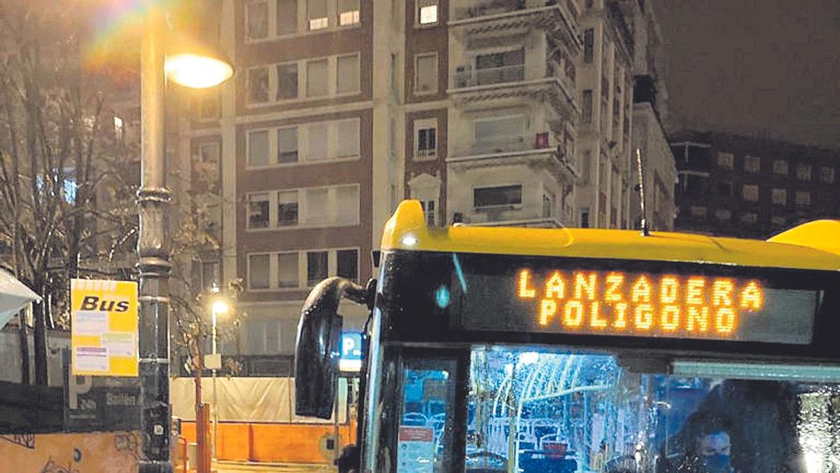 Valencia El bus lanzadera que une el centro con los polígonos de Paterna realiza su primera ruta Valencia El bus lanzadera que une el centro con los polígonos de Paterna realiza su primera ruta