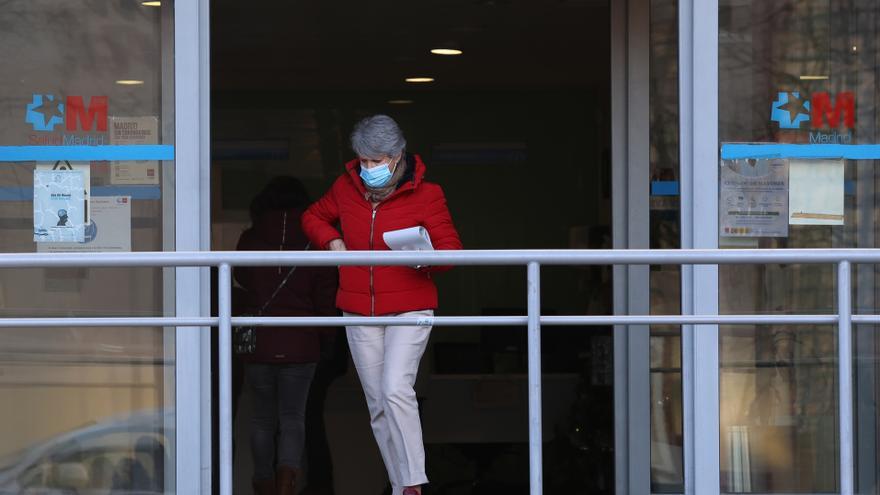 Sanidad impondrá el miércoles el uso de mascarilla en centros sanitarios de toda España