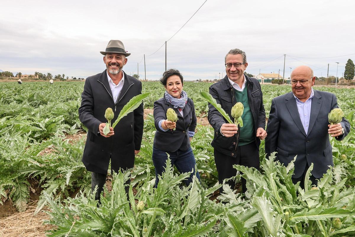 El alcalde de Daya Vieja, José Vicente Fernández, el presidente de la Diputación, Toni Pérez, la chef Aurora Torres, y Antonio Ángel Hurtado, este lunes.