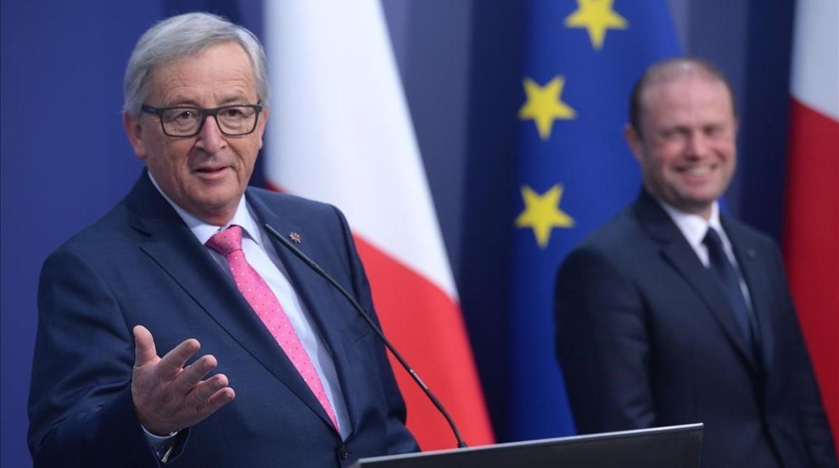 zentauroepp36839792 european commission president jean claude juncker  l  holds 170111170657