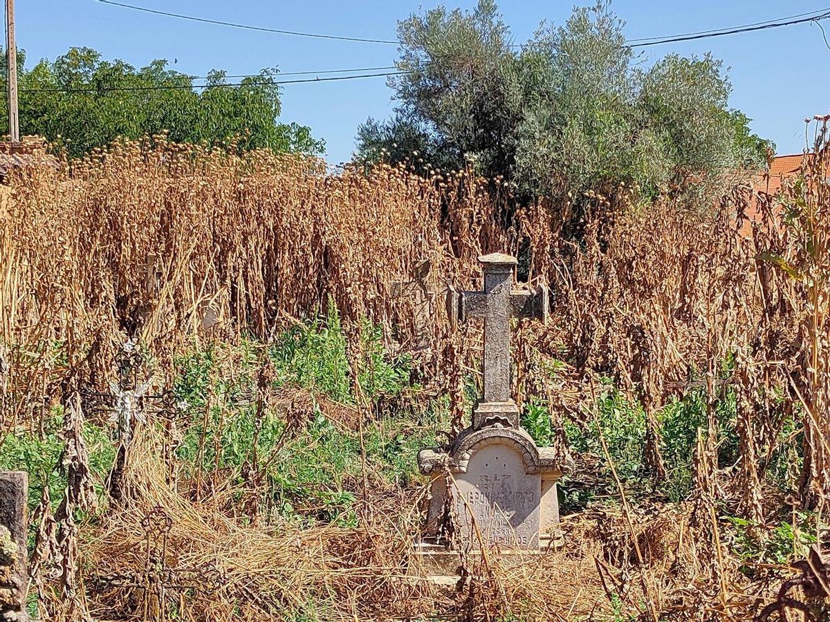 El cementerio eclesiástico de Villabrázaro cerrado en la década de los sesenta del siglo pasado.