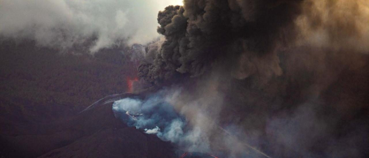 Nueva fase de explosividad del volcán de La Palma